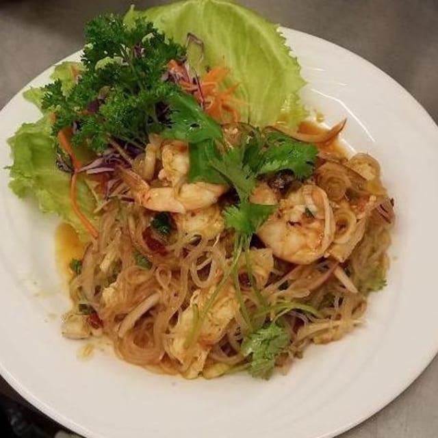 Yum Woodsen (Silver Noodle Salad).